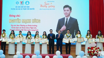 Univerzita vzdělávání Thai Nguyen oceňuje studenty titulem „Vynikající student v 5 oblastech“.