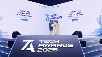 AMWAY receives the 'Outstanding Water Purifier Brand of the Year' award at the Tech Awards 2025.