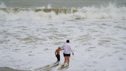 เจ้าหน้าที่ได้ช่วยเหลือผู้ประสบภัย 7 คนบนชายหาดญาตรังอย่างทันท่วงที