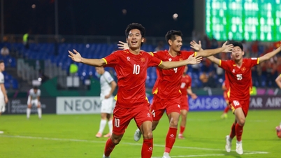 Coach Kim Sang-sik voerde opnieuw een briljante wissel door, waardoor het Vietnamese U23-team in de laatste minuut een zenuwslopende overwinning op Kirgizië behaalde.