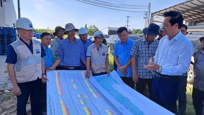Dong Thap: Überprüfung des Projektfortschritts und Behebung von Schwierigkeiten beim Bau der Provinzstraße 857.
