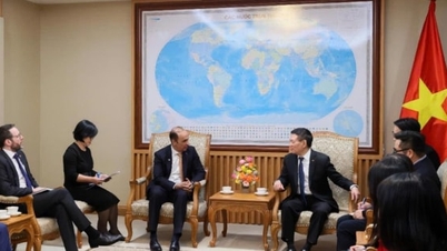 The CEO of Prudential Group reaffirmed its long-term commitment to Vietnam during a high-level dialogue.