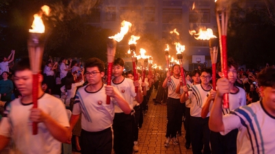 Pożar w szkole średniej Tran Van On Junior High School nie został ugaszony w nocy 9 stycznia.