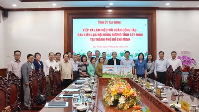 Den ständiga kommittén för den provinsiella partikommittén höll ett arbetsmöte med delegationen från Tay Ninh-provinsföreningens kontaktkommitté i Ho Chi Minh-staden.