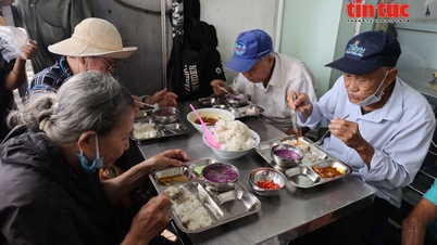 Momen-momen mengharukan di restoran nasi 2000 VND, May Ngan.