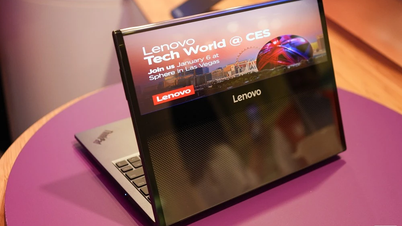 نگاهی دقیق‌تر به ThinkPad Rollable XD، لپ‌تاپی که به طور خودکار ۲.۶ اینچ به ارتفاع آن اضافه می‌شود.