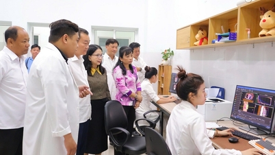 El Consejo Popular Provincial examina la situación operativa del Hospital General de Vinh Long.