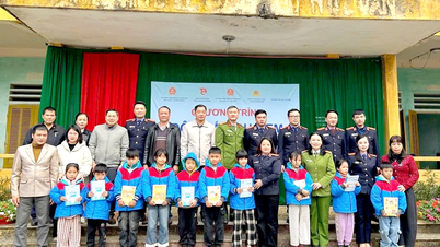 बैंग हान कम्यून में "बच्चों के लिए गर्म सर्दियों" कार्यक्रम के तहत कानूनी जानकारी का प्रसार करना और उपहार देना।