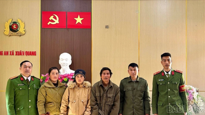 รองหัวหน้าตำรวจประจำตำบลซวนกวางได้ให้ความช่วยเหลือผู้ประสบภัยในเวลากลางคืนอย่างรวดเร็ว