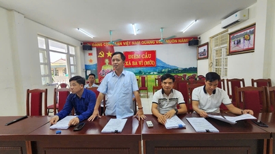 Lokale Beamte in den Bergregionen von Hanoi: Von der anfänglichen Zurückhaltung gegenüber neuen Technologien hin zur proaktiven Nutzung des digitalen Wandels.