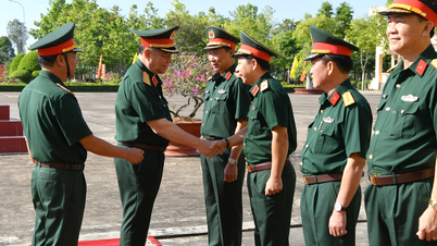 Đoàn công tác Quân ủy Trung ương, Bộ Quốc phòng thăm, tặng quà chính sách tại An Giang
