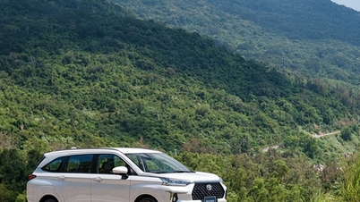 Toyota Veloz Cross 2025: Giá lăn bánh tháng 1/2027 và ưu đãi 100% lệ phí trước bạ