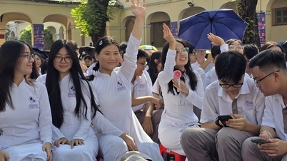 Công an TP HCM khởi động chiến dịch "Không một mình"
