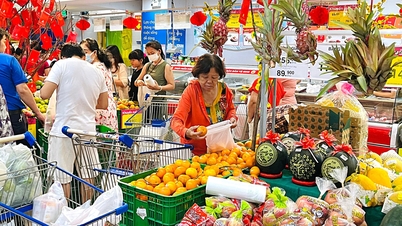 สินค้าสำหรับเทศกาลตรุษจีนเริ่มวางจำหน่ายตามตลาดและซูเปอร์มาร์เก็ตในนครโฮจิมินห์แล้ว ราคาจะสูงขึ้นหรือไม่?