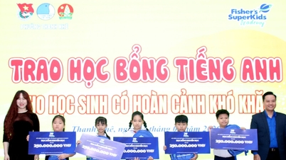 สมาคมเยาวชนเขตแทงเค มอบทุนการศึกษามูลค่า 1.25 พันล้านดอง ให้แก่นักเรียนจากครอบครัวด้อยโอกาส