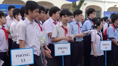 3800 uczniów w Ho Chi Minh City bierze udział w konkursie matematycznym, w którym korzystają z kalkulatorów przenośnych.