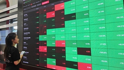 Klíčové body pro investory, jak se index VN blíží svému historickému maximu.