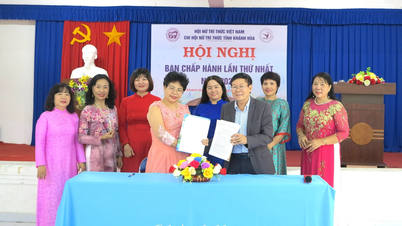 สมาคมปัญญาชนหญิงจังหวัดคั้ญฮวา จัดการประชุมคณะกรรมการบริหารครั้งแรก