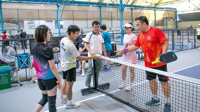 Partida amistosa de pickleball para celebrar o Ano Novo Lunar de 2026 (Ano do Cavalo).