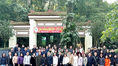 Jawatankuasa Undang-undang dan Keadilan telah menganjurkan aktiviti "Kembali ke Akar Umbi" di Ba Vi, Hanoi.