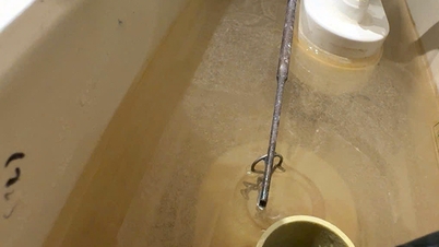 Hô Chi Minh-Ville : Les habitants du complexe d'appartements Centana sont inquiets car leur eau du robinet est contaminée par du pétrole.