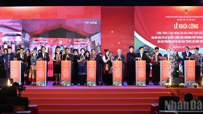 [Zdjęcie] Premier Pham Minh Chinh bierze udział w uroczystości wmurowania kamienia węgielnego pod budowę szkół specjalistycznych.