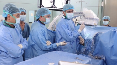 Why does Binh Dan Hospital perform a monotomy (removal of an entire tumor) to treat bladder cancer?