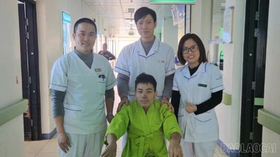 심한 척추측만증을 교정하는 수술이 성공적으로 끝났습니다.