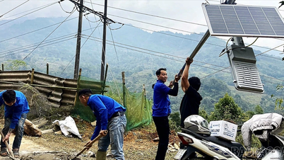 Komune Bat Xat: Perasmian projek "Menyalakan Jalan Luar Bandar" di kampung Trung Chai.