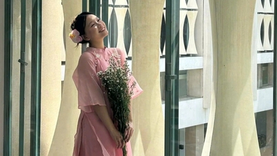 Studenten, die sich in traditionellen vietnamesischen Ao Dai zum Tet-Fest fotografieren lassen: „Angeberei in den sozialen Medien“ oder Bewahrung der Tradition?