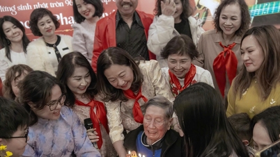 Kompozytor Pham Tuyen obchodzi swoje 96. urodziny.