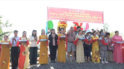 Xã Hòa Long: Khánh thành cầu và bàn giao nhà tình thương cho người dân gặp khó khăn