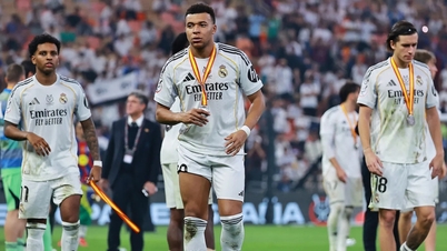 Mbappe bị chỉ trích vì thiếu fair play sau trận thua Barca