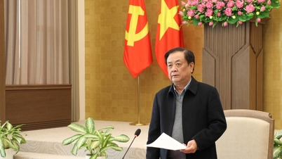 Deputy Speaker of the National Assembly Le Minh Hoan supervises and inspects election work in Lao Cai province.