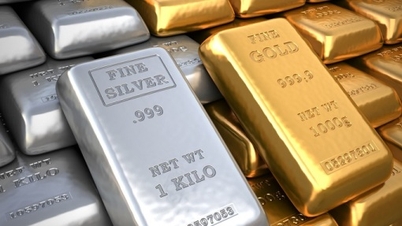 Os preços mundiais do ouro caem acentuadamente, e os preços da prata despencam para menos de US$ 70 por onça.