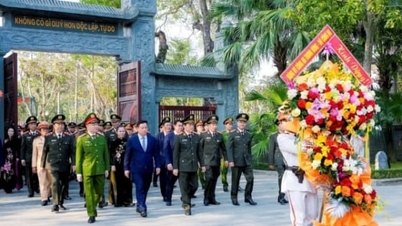 Dâng hương tưởng niệm Chủ tịch Hồ Chí Minh và cố Bộ trưởng Trần Quốc Hoàn