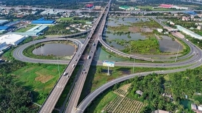 Pokrok v projektu železničního průmyslového komplexu v hodnotě 17,286 miliardy VND; řešení překážek projektu parku v hodnotě 900 miliard VND.
