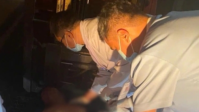 Seorang pekerja laki-laki yang sedang lembur di malam hari berada dalam kondisi kritis setelah mesin pengecat menusuk perutnya.