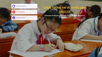 호치민시는 학년도 초에 학생 등록을 위한 자료를 검토합니다.