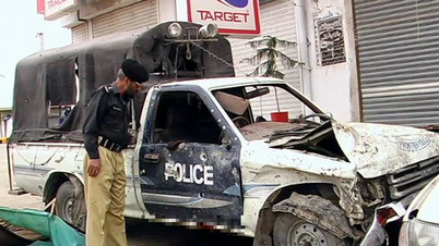 Đánh bom nhằm vào xe cảnh sát ở Pakistan