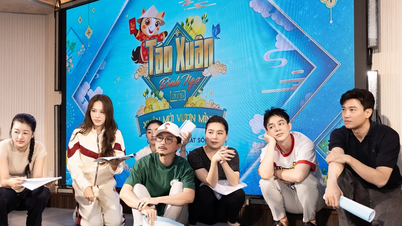 Královny krásy a finalistky spěchají na zkoušku s ostřílenými umělci na komediální show Jarního festivalu.