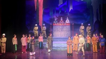 កម្មវិធីសិល្បៈចម្រុះជាច្រើន ដើម្បីអបអរសាទរសមាជជាតិលើកទី១៤ របស់បក្ស។