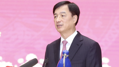 Introducing Nguyen Duy Ngoc, Secretary of the Hanoi City Party Committee, as a candidate for the 16th National Assembly.