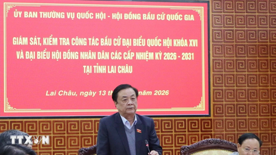 Místopředseda Národního shromáždění Le Minh Hoan kontroluje a dohlíží na volební práce v Lai Chau.