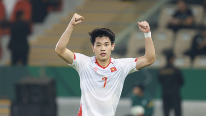 Thaise fans bewonderen het Vietnamese U23-team, waarbij Dinh Bac en coach Kim speciale vermelding krijgen.