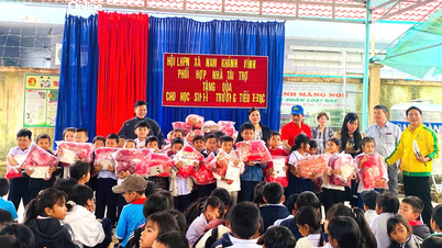Tặng hơn 300 suất quà cho học sinh xã Nam Khánh Vĩnh