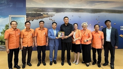 Mendorong hubungan kerja sama antara Vietnam dan provinsi-provinsi di timur laut Thailand.