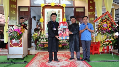 Tan Phu Trung: Anhänger des Hoa Hao-Buddhismus tragen über 8,4 Milliarden VND zu sozialen Wohlfahrtsprojekten bei.