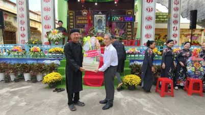 Organisation der großen Zeremonie zum Gedenken an den 106. Geburtstag des Ehrwürdigen Huynh Giao Chu, Gründer des Hoa Hao Buddhismus.