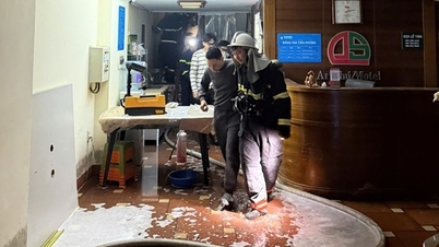 Polisi menyelamatkan 7 orang dari kebakaran di wisma tamu An Phu.